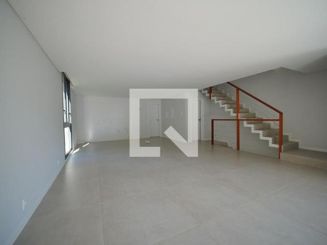 Casa aluguel em Região Geográfica Imediata de Florianópolis, Desterro