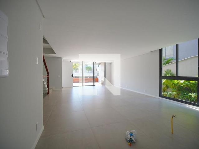 Casa aluguel em Região Geográfica Imediata de Florianópolis, Desterro