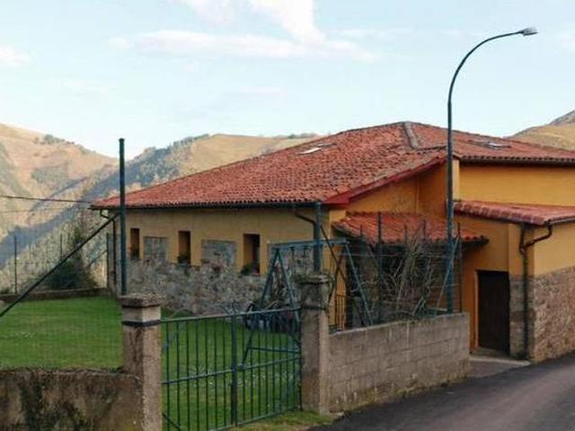 Casa en alquiler en Belmonte de Miranda, Asturias / Asturies