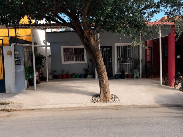 Casa en venta en Los Nogales, Linares