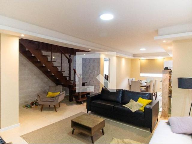 Casa aluguel em Região Geográfica Imediata do Rio de Janeiro, Região Metropolitana do Rio de Janeiro