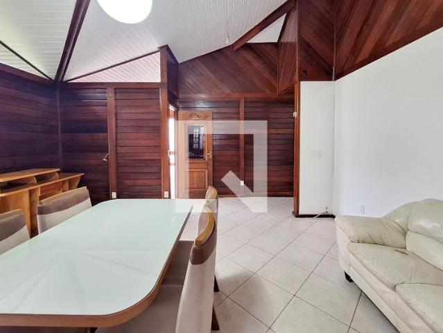 Casa aluguel em Região Geográfica Imediata do Rio de Janeiro, Região Metropolitana do Rio de Janeiro