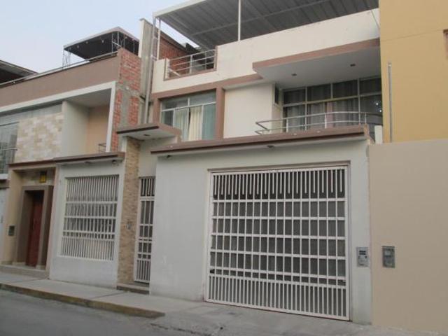 Casa Moderna De 3 Pisos En Miraflores Country Club, Castilla Rpumayalla