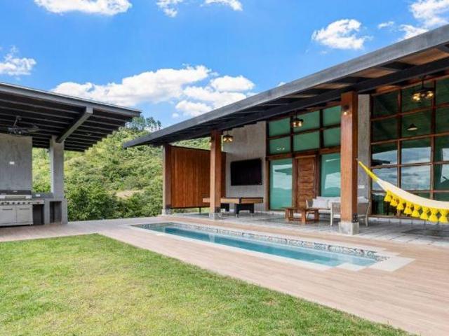 Casa Moderna de Alta Gama con Piscina en Santa Fe, Veraguas