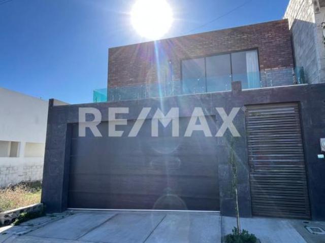 Casa Moderna en Venta en Fracc. Terranova 4