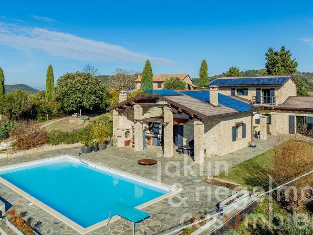 Casa in vendita a Gualdo Cattaneo, Umbria