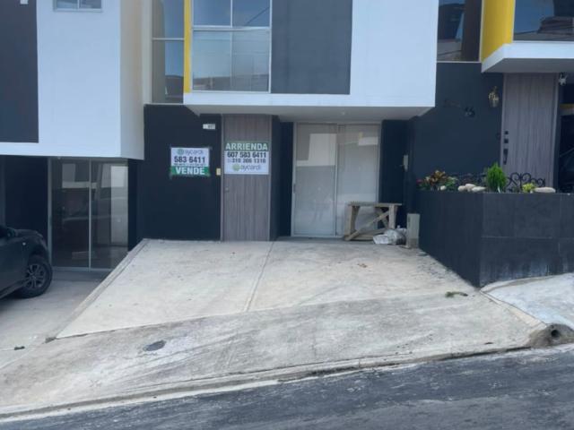 Casa en arriendo en Los Patios, Oriental