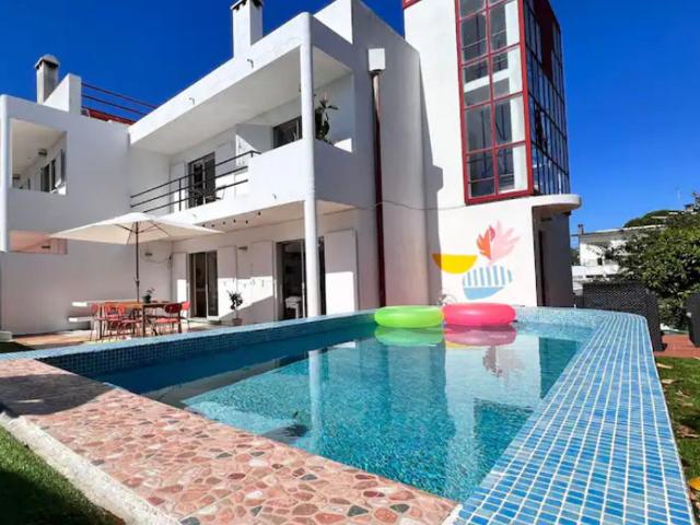 Casa alugar em Área Residencial de Capuchos, Funchalinho, Casas Velhas, Pilotos, Vila Nova de Caparica, Casalinho, Almada