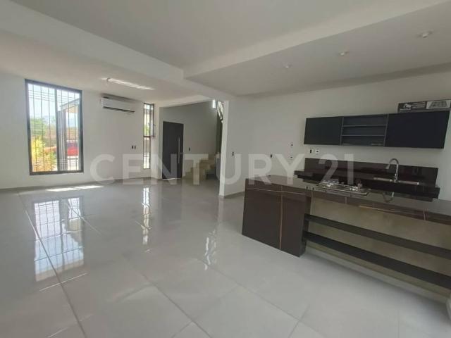 Casa en renta en Villa De Alvarez, Colima