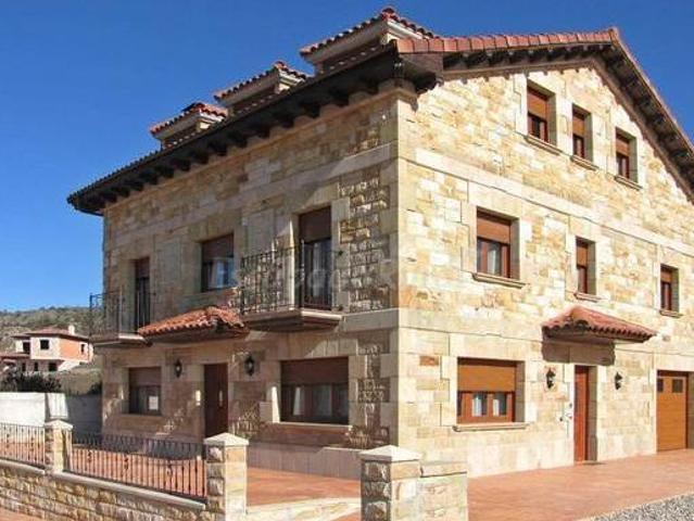 Casa en alquiler en Rabanera Del Pinar, Castilla y León