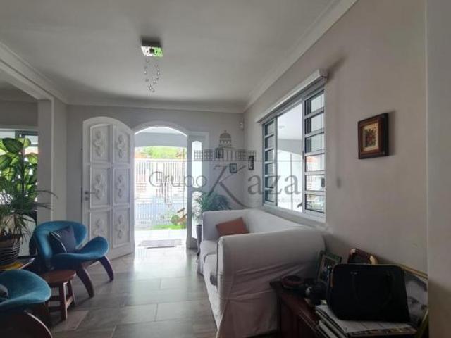 Casa venda em Região Imediata de São José dos Campos, Região Metropolitana do Vale do Paraíba e Litoral Norte