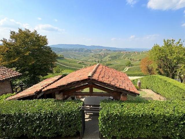 Villa Indipendente in vendita a Serralunga d'Alba, Cuneo