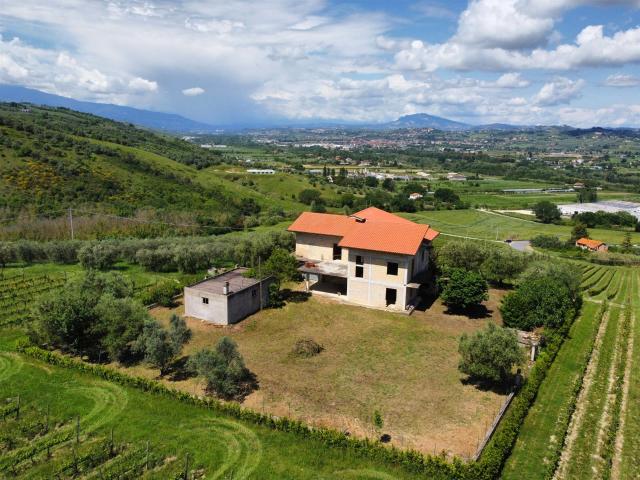 Casa in vendita a Unione dei Comuni della Val Vibrata, Controguerra