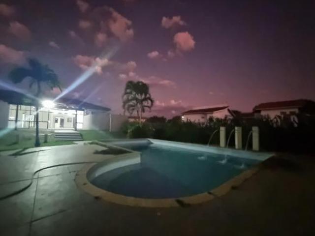 Casa venda em Região Imediata de Taubaté-Pindamonhangaba, Região Metropolitana do Vale do Paraíba e Litoral Norte
