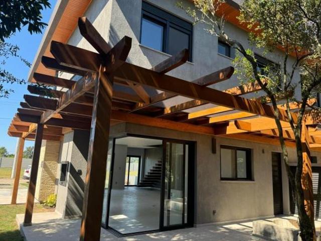 Casa venda em Região Geográfica Imediata de Tramandaí - Osório, Aglomeração Urbana do Litoral Norte
