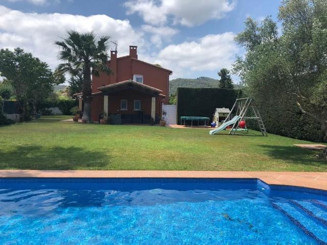Villa en alquiler en Mont-ras Villa en alquiler en Mont-ras