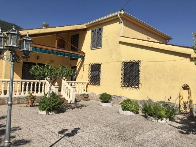 Villa en venta en La Adrada