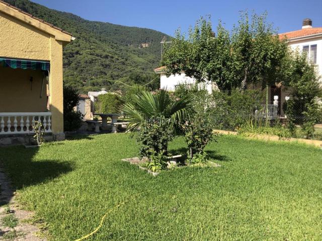 Villa en venta en La Adrada