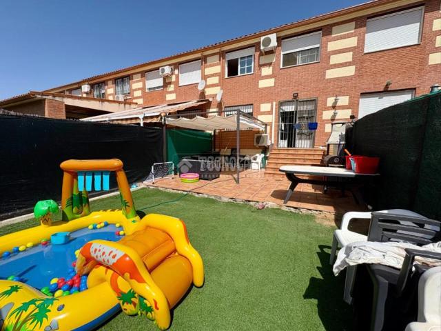 Villa en venta en Alovera