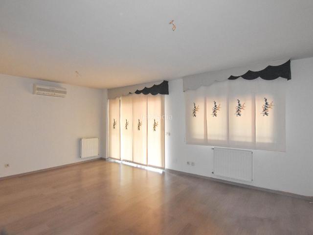 Villa en venta en Alovera