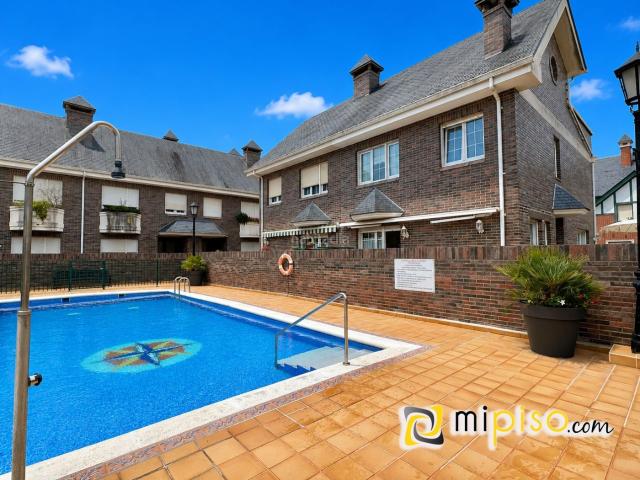 Chalet en venta en Laredo
