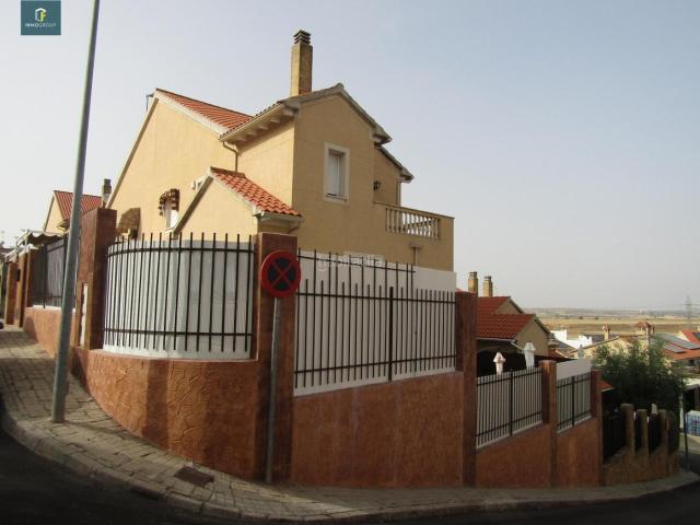 Chalet en venta en Loeches, Madrid