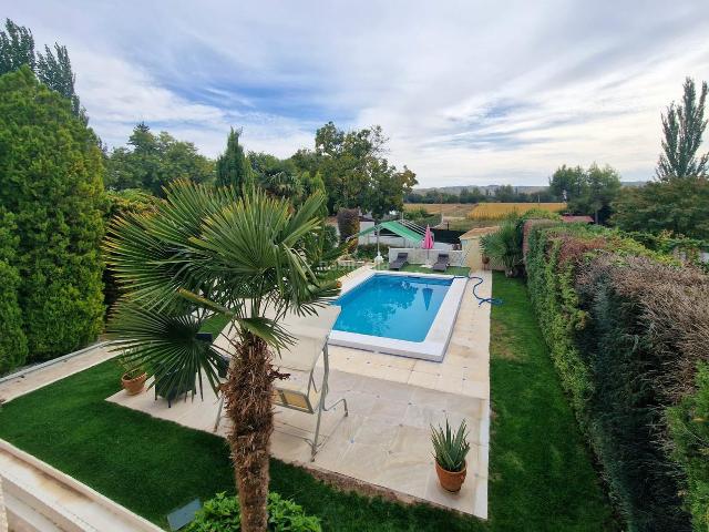 Villa en venta en Morata De Tajuña