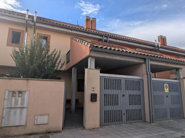 Chalet en venta en Madrebuena, Pioz