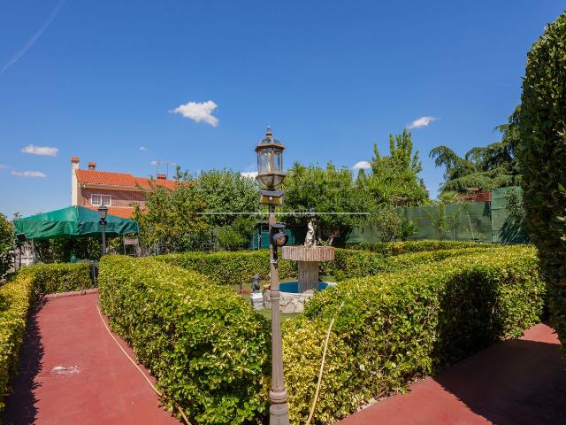 Chalet en venta en Serranillos Del Valle, Madrid