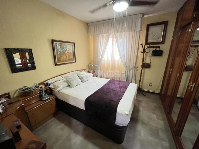 Villa en venta en Torres De La Alameda