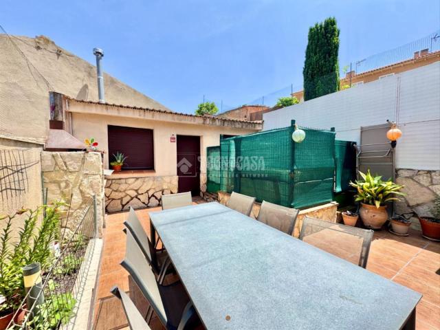 Villa en venta en Tórtola De Henares