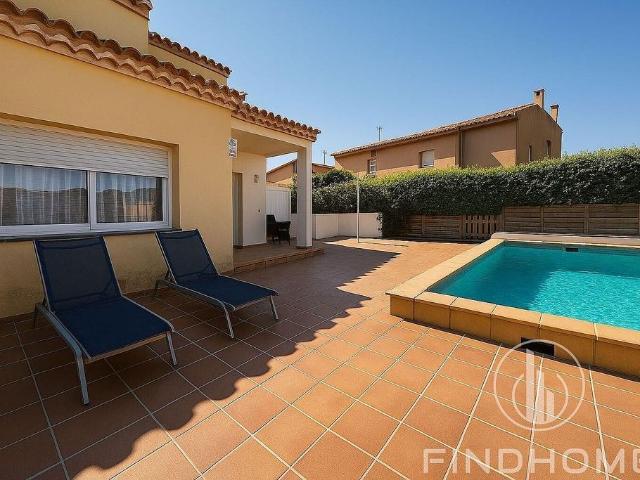 Chalet en venta en Mas Pau, Alt Empordà