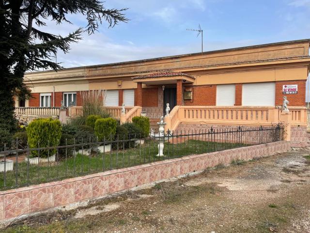 Chalet en venta en Villamuriel De Cerrato, Castilla y León