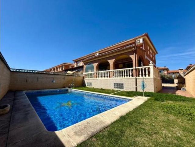 Chalet en venta en Alovera, Castilla-La Mancha