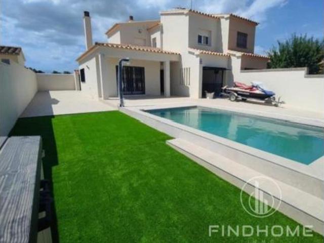 Chalet en venta en Mas Pau, Alt Empordà
