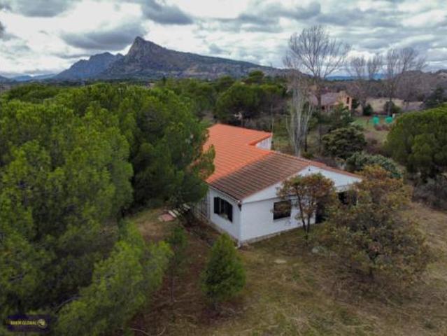 Chalet en venta en El Berrueco, Madrid