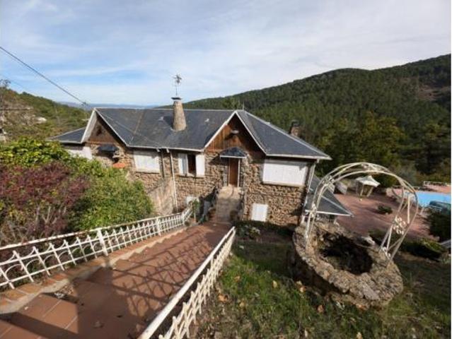 Villa en venta en El Tiemblo
