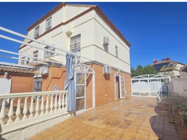 Chalet en venta en Gines, Andalucía
