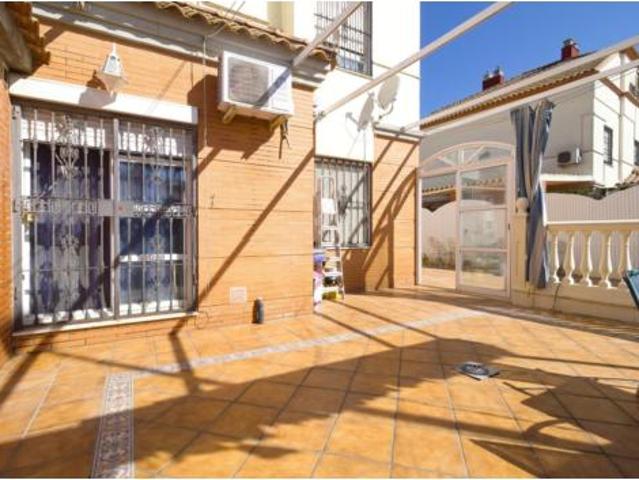 Chalet en venta en Gines, Andalucía