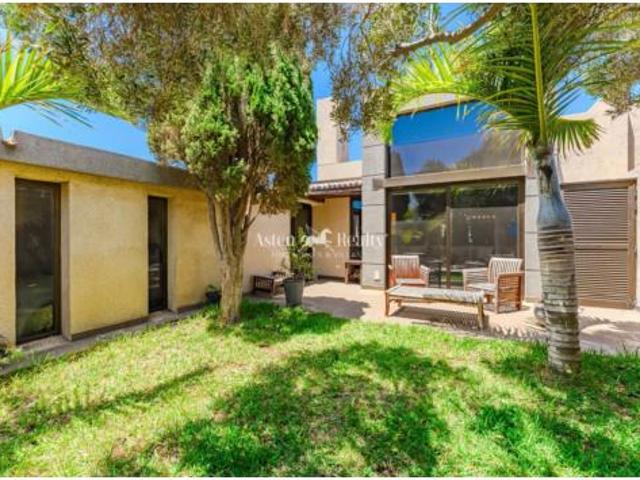 Villa en venta en Granadilla de Abona, Médano Beach