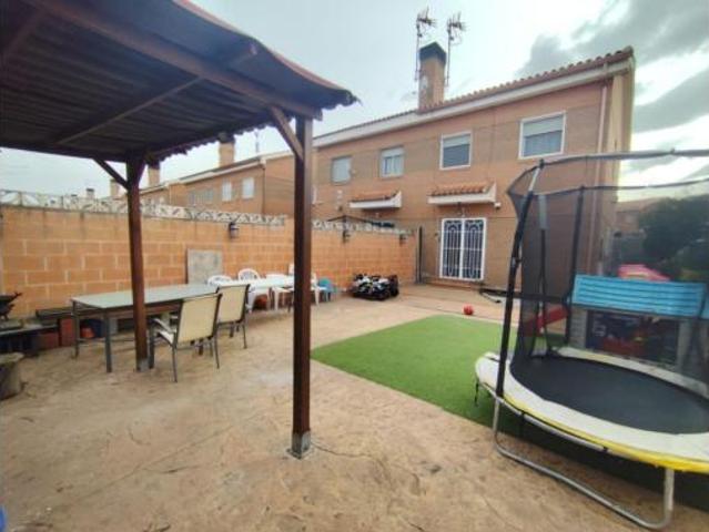 Chalet en venta en El Chaparral, Pioz