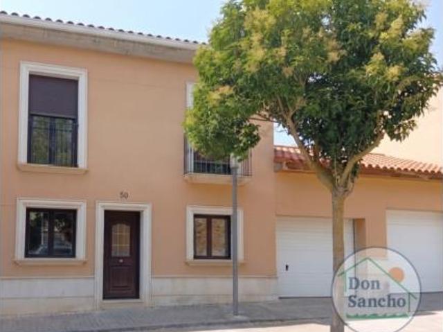 Chalet en venta en Mucientes, Castilla y León
