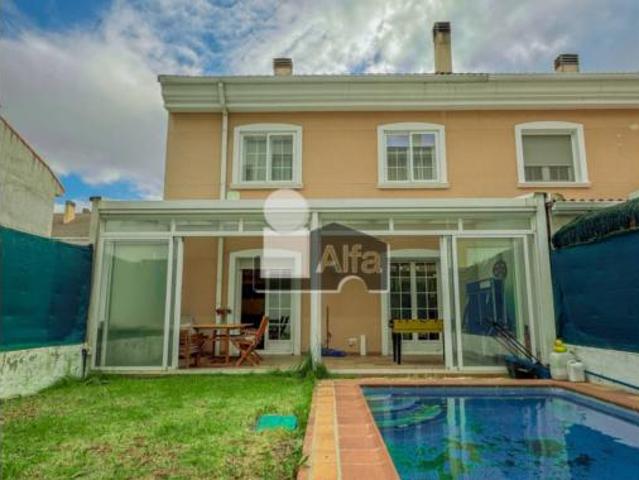 Villa en venta en Paracuellos De Jarama