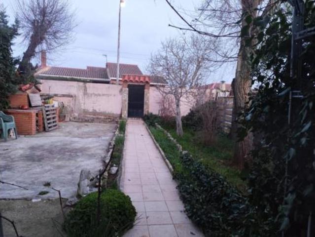 Chalet en venta en Madrebuena, Pioz