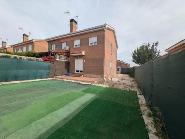 Chalet en venta en El Chaparral, Pioz