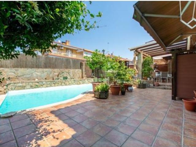 Villa en venta en Ugena, Urbanización Fuentevieja Villa en venta en Ugena, Urbanización Fuentevieja