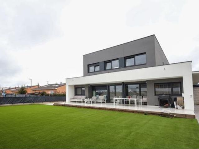 Chalet en venta en Los Hueros, Villalbilla