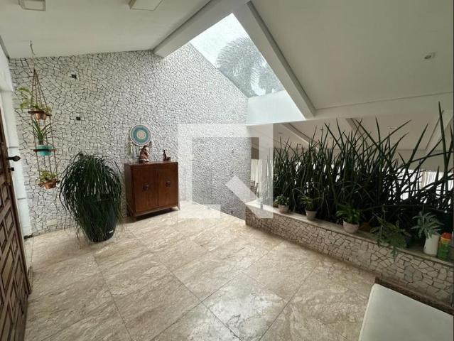 Casa aluguel em São Vicente