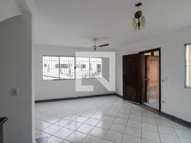 Casa aluguel em Conjunto Promorar Raposo Tavares, São Paulo