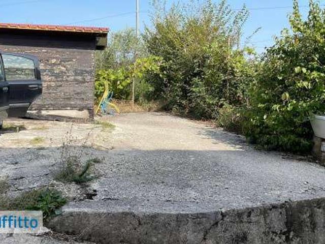 Villa Indipendente in affitto a Pietrastornina, Campania
